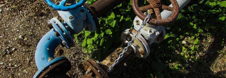 Tuyaux d'alimentation en eau Duraplas dans un champ agricole