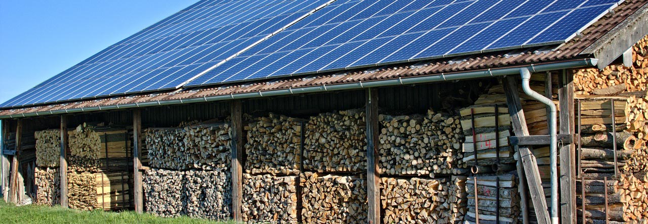 Toiture de ferme avec énergie solaire