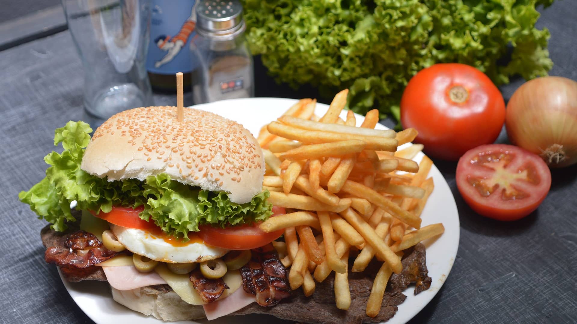 Apprenant devenir boucher à l'école d'agriculture