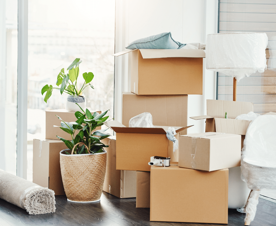 Camion de déménagement économique sur un site agricole