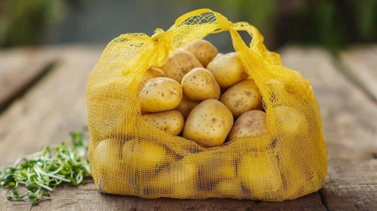 pommes de terre dans un filet