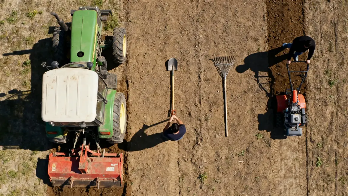 materiel agricole tracteur grelinette beche rateau utilite