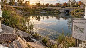Bassin de retention d eau urbain, stockage temporaire et régulation des pluies