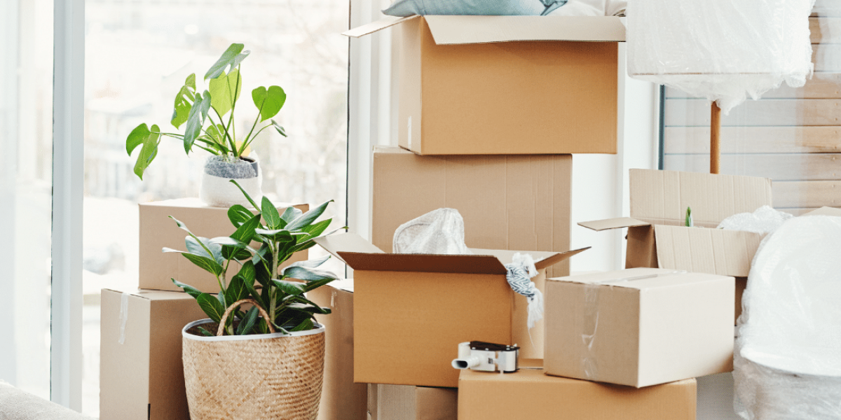 Camion de déménagement économique sur un site agricole