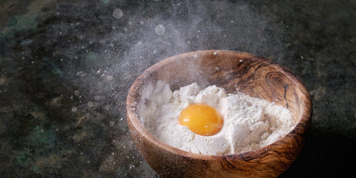 Farine et jaune d'oeuf pour la cuisine